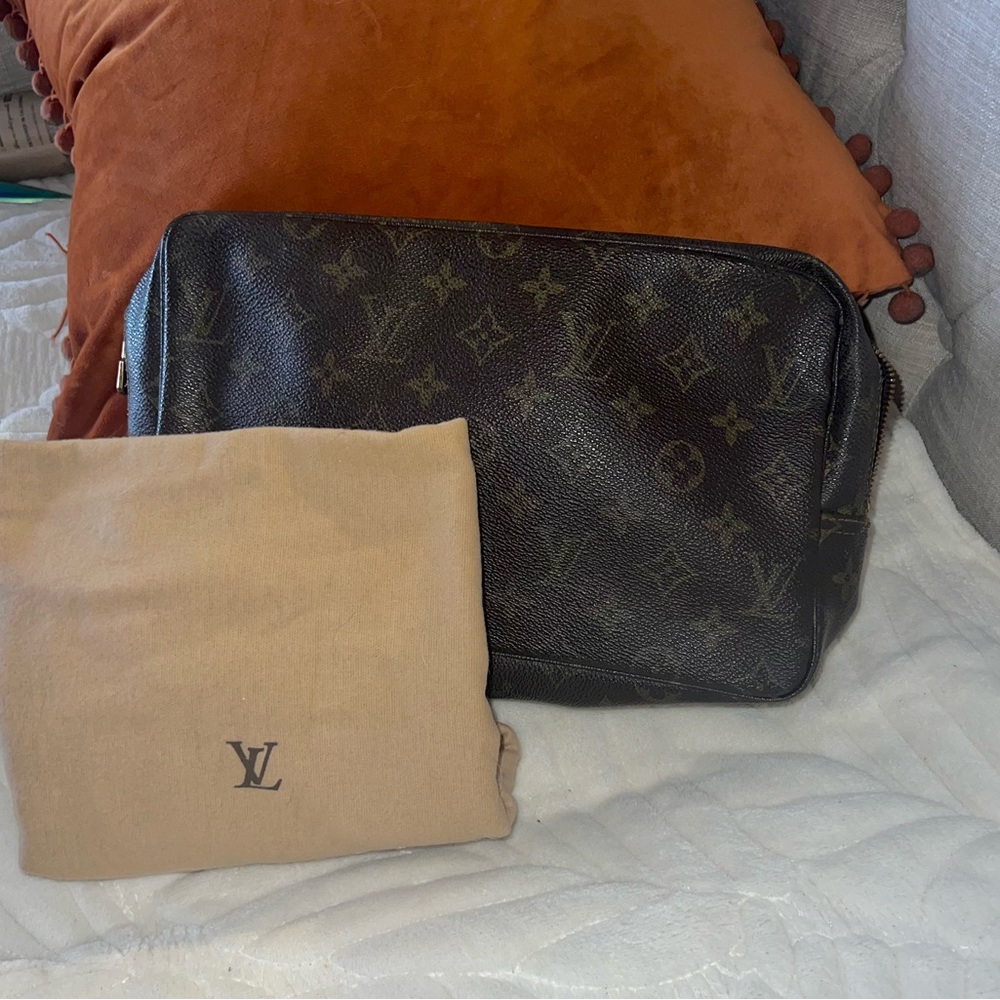 Louis Vuitton Trousse 28 Toiletry Bag